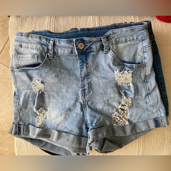 Lot of M sized Jean shorts & bikini - Picture 9 of 9